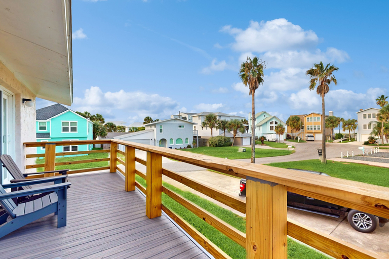 Others 5, Spacious Seaside Cottage w/ Sunroom 1-minute Walk to Vilano Beach, Saint Johns