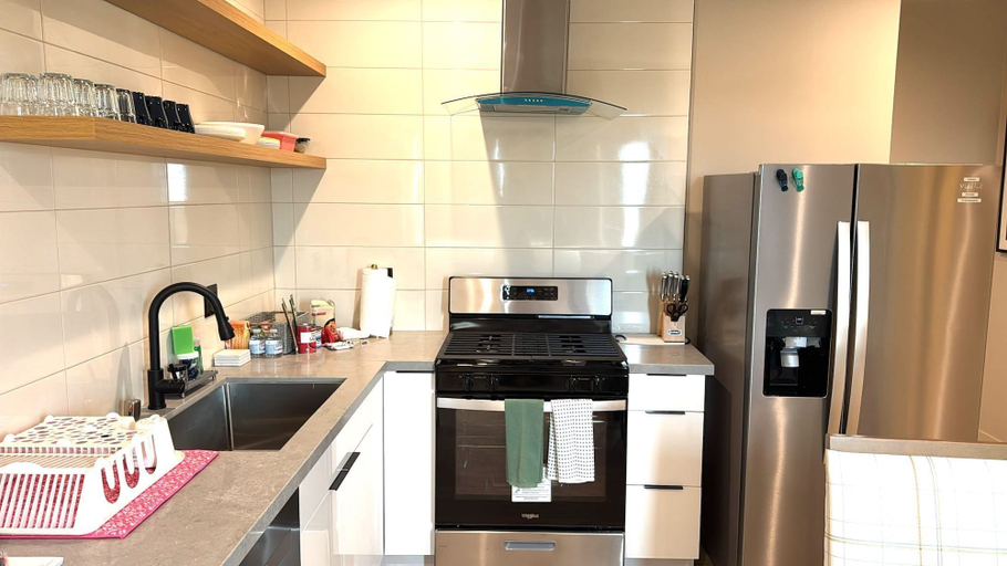 Private kitchen 3, Modern Townhomes Minutes from Downtown LA, Los Angeles