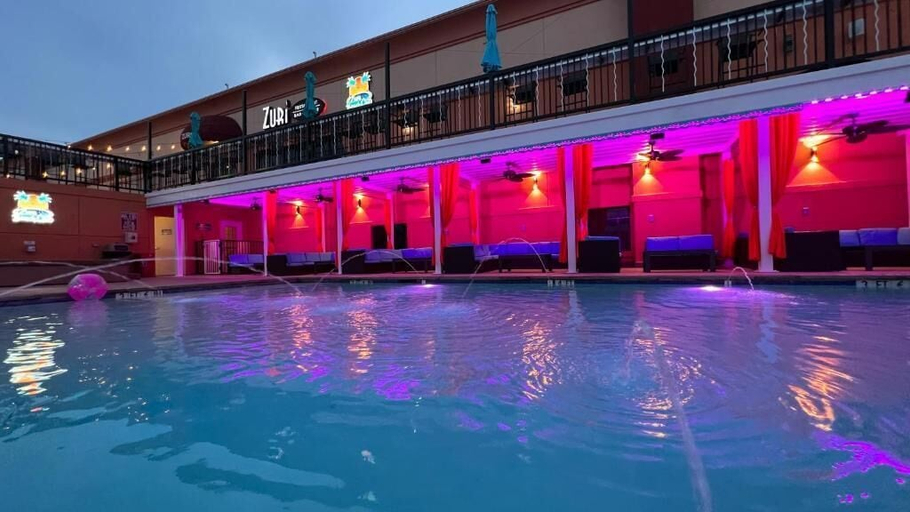 Pool 4, Lux Hotel and Spa, Arlington