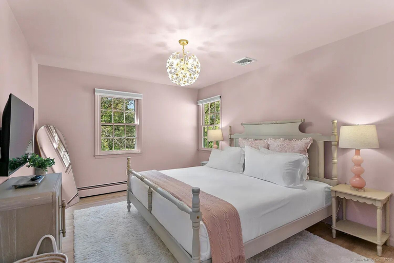 Room 1, Redding Retreat with Pool, Fairfield