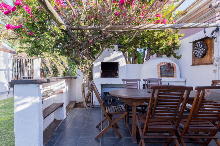 Outdoor dining 2, 2stay apartment Protea Bloubergstrand, City of Cape Town