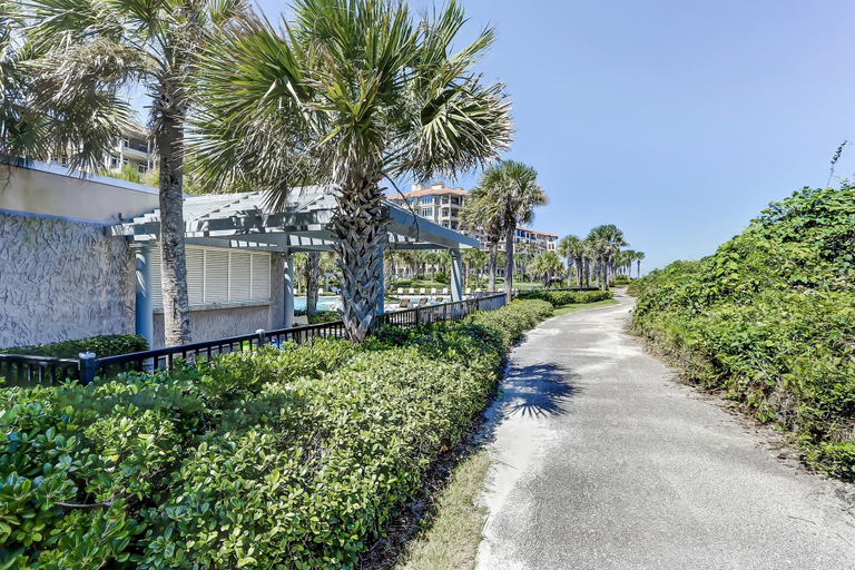 Exterior 4, Oceanfront Condo With Panoramic Views, Shared Pool, and Private Washer & Dryer, Nassau