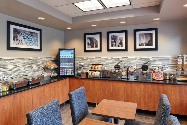 Food & Drinks 5, TownePlace Suites Minneapolis Downtown/North Loop, Hennepin