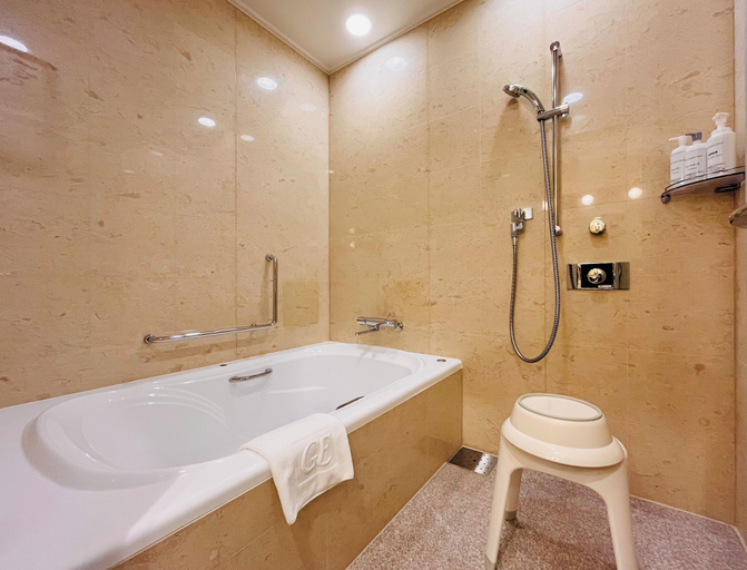 Bathroom 3, Grand Empire Hotel, Ōnojō