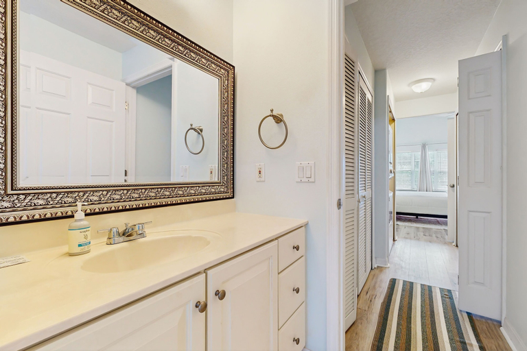 Bathroom 2, Spacious Townhouse With Private Balcony, Waterview, Pool and Wifi, Flagler