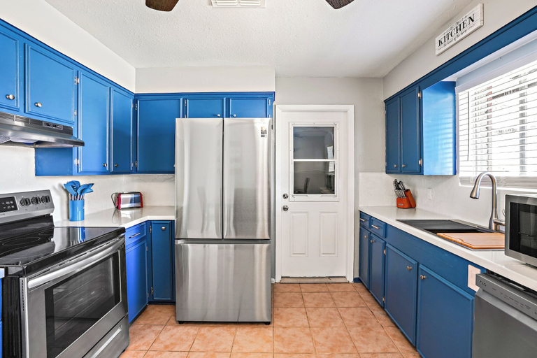 Private kitchen 4, Relaxing Coastal Home Home, Nueces