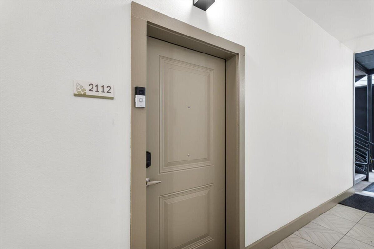 Interior 3, 2112 Thornton, Travis