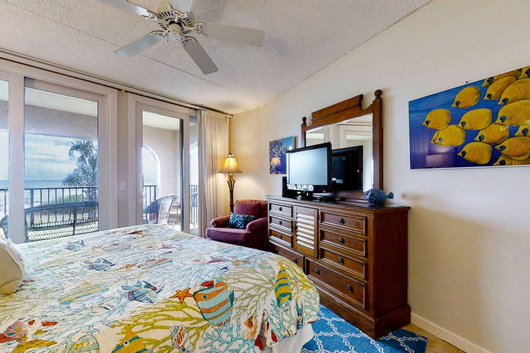 Room 3, Beachfront Condo With Beach Access, Balcony, AC, Pool & Tennis, Nassau