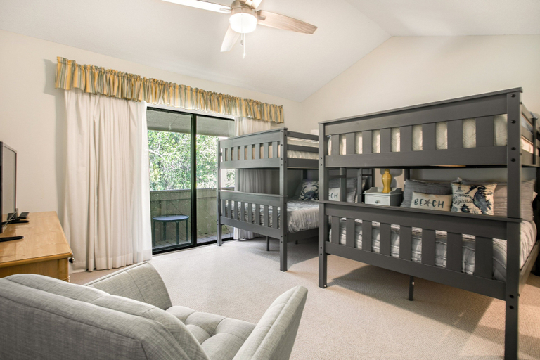 Room 5, Wonderful Home Close to Everything W/shared Pool, Free Wifi, Central AC, Nassau