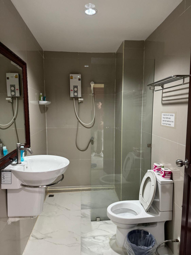 Bathroom 4, P.P. Maiyada Resort, Mueang Krabi