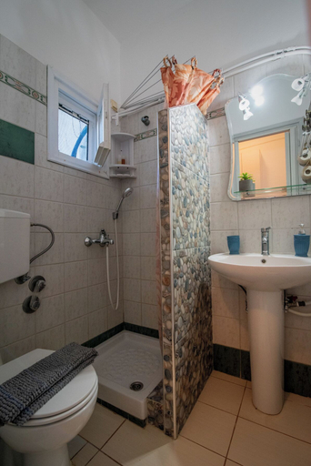 Bathroom 5, Azuro Apartments Naxos, South Aegean