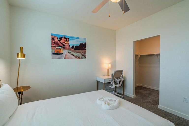 Room 5, Lotus 3307, Maricopa