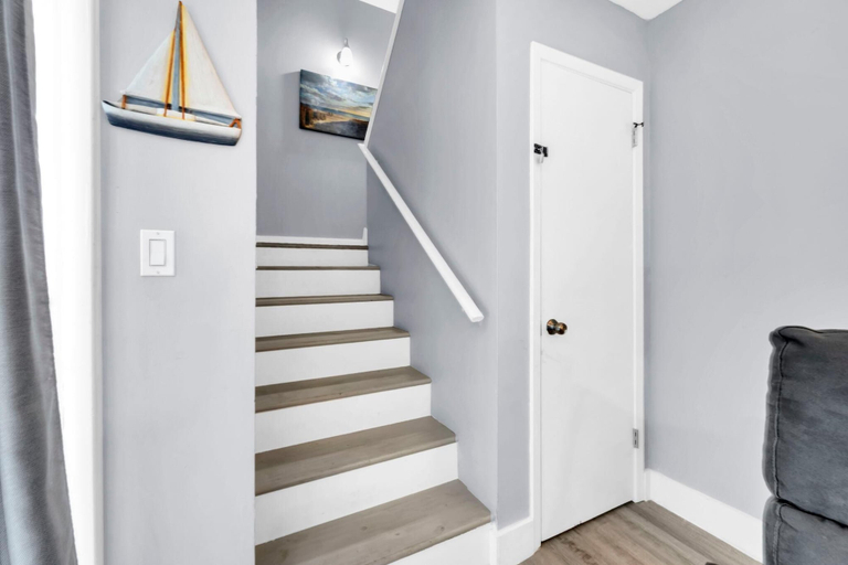 Interior 2, Lullwater Beach 415, Bay