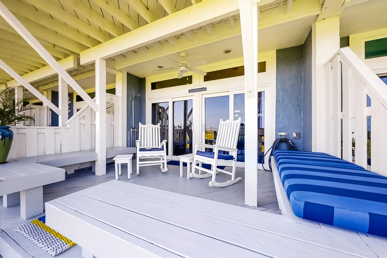 Terrace/patio, Oceanfront Townhouse With Ocean Views, Central AC, Wifi, & Outdoor Pool, Nassau