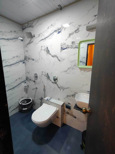 Bathroom 5, Hotel Regal Gate, Mumbai City