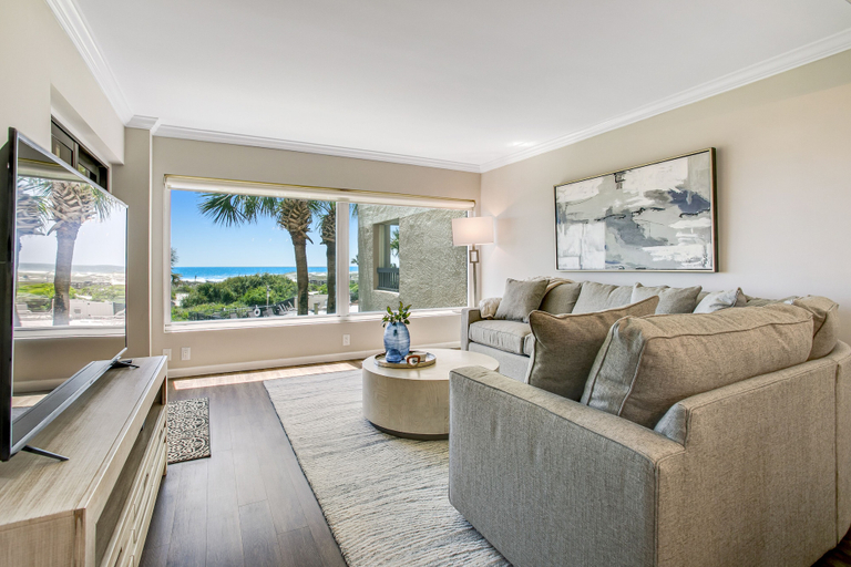 Living area 5, Completely Renovated Oceanfront Condo W/washer/dryer & Shared Pool/tennis, Nassau