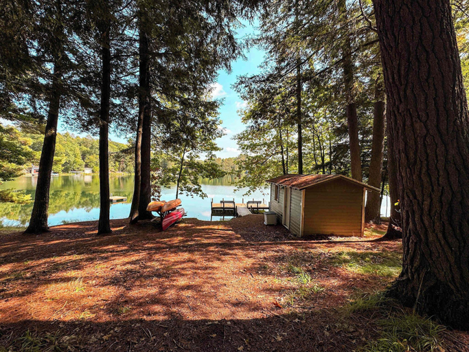 Exterior & Views 2, Blue Lake Cottage - Pet Friendly Rental, Oneida