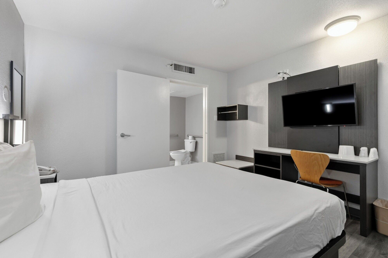 Bedroom 3, Motel 6 Oceanside, CA, San Diego