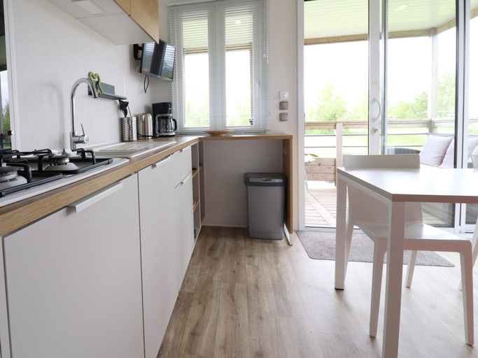 5, Chalet by Hegermeer with Harbor Access, Wymbritseradiel