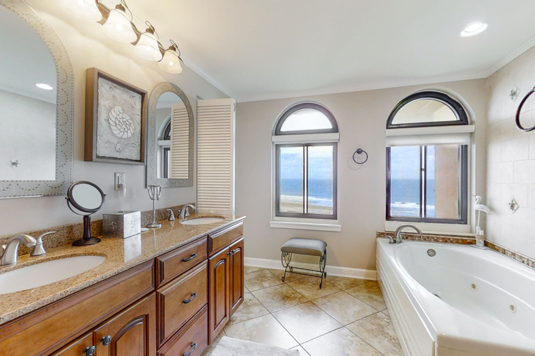 Bathroom 3, Bright & Airy Oceanfront Condo With Pool, Huge Balcony, Washer/dryer & AC, Nassau