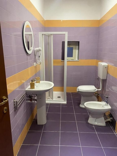 Bathroom, Melody rooms, Syracuse