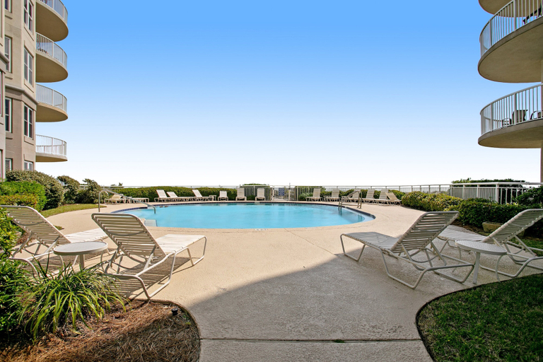 Pool, Luxe, Updated, Oceanfront Condo With Ground-floor Patio, Wifi & Shared Pool, Nassau