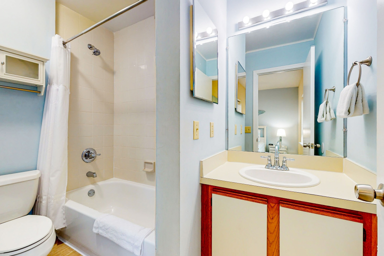 Bathroom 5, Ocean-view Townhome With Balcony & W/D - Walk to Beach - Dog-friendly, Duval