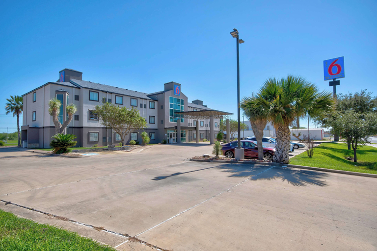 Exterior & Views 2, Motel 6 Harlingen, TX, Cameron