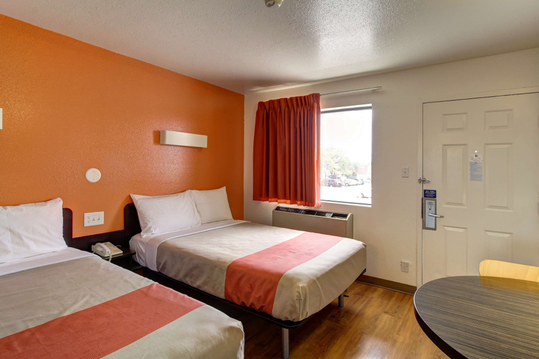 Bedroom 3, Motel 6 Amherst, OH - Cleveland West - Lorain, Lorain