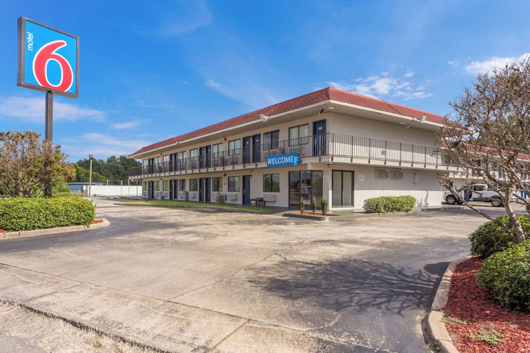Exterior & Views 1, Motel 6 Meridian, MS, Lauderdale