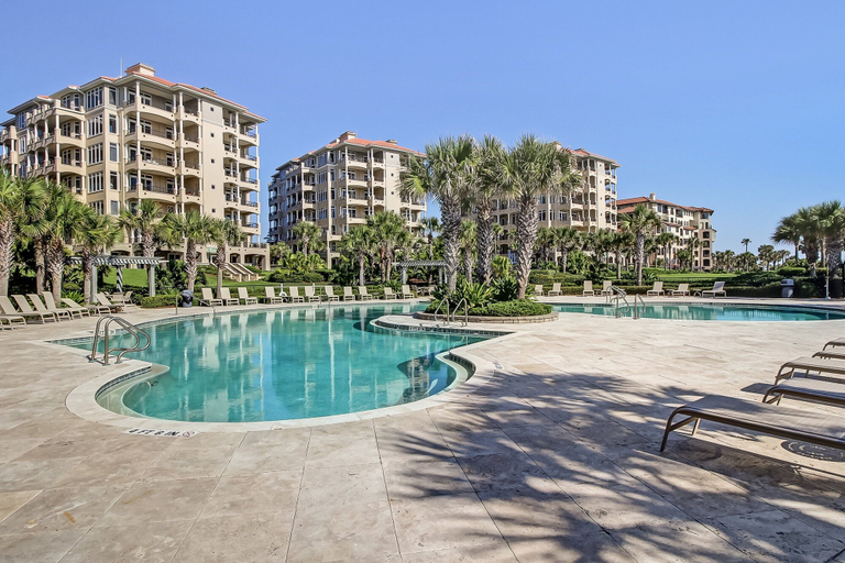 Pool 5, Oceanfront Condo With Panoramic Views, Shared Pool, and Private Washer & Dryer, Nassau