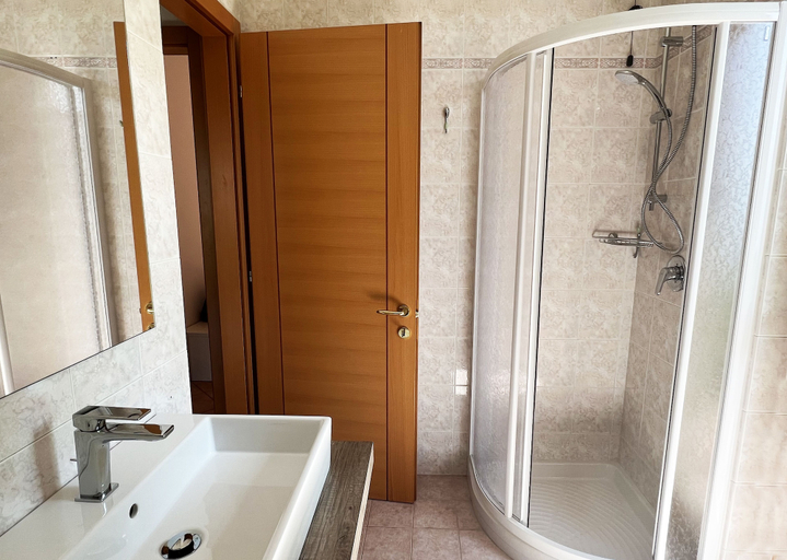 Bathroom 5, Casa Pagani, Verona