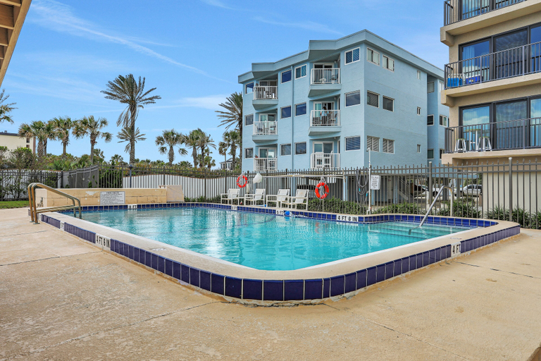 Pool 4, Renovated Condo With Ocean Views, Pool, & Beach Access, Duval