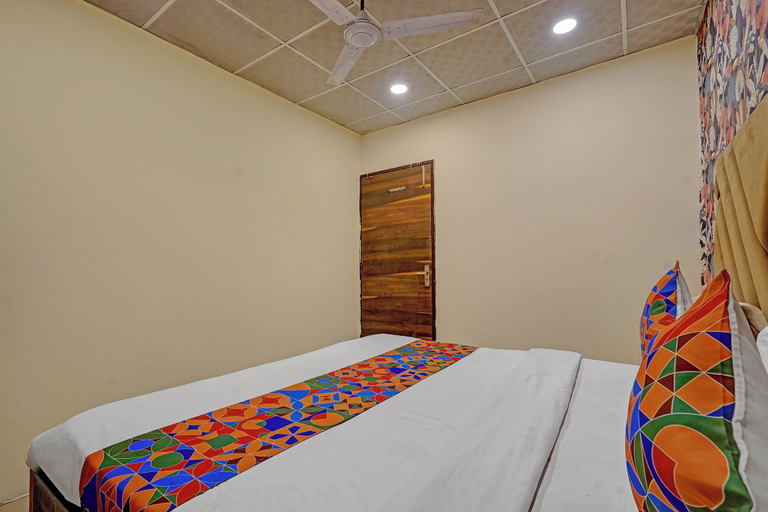 Room 5, Fabhotel Silver Key I, Delhi
