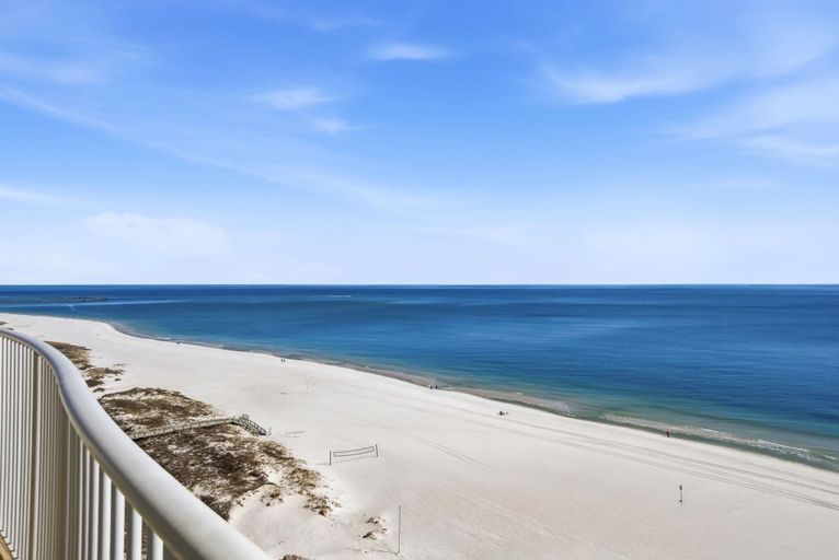 Beach 4, Turquoise D1005, Baldwin