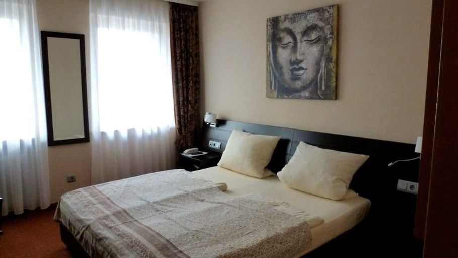 Bedroom 4, Hotel Rüdesheimer Hof, Rheingau-Taunus-Kreis