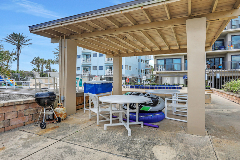 Outdoor dining, Renovated Condo With Ocean Views, Pool, & Beach Access, Duval