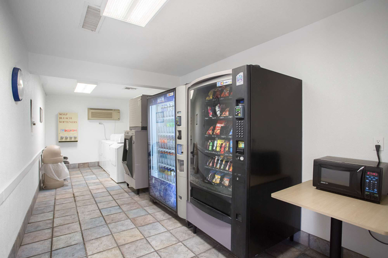 Food & Drinks, Motel 6 Kingman, AZ - Route 66 West, Mohave