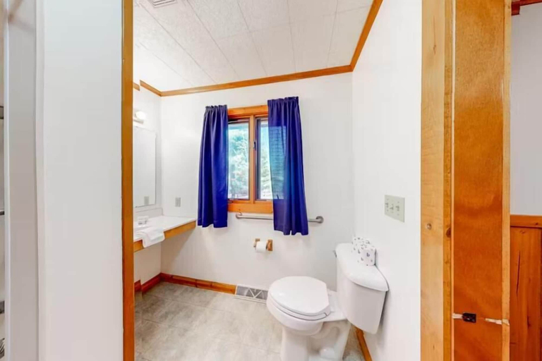 Bathroom 3, Pine & Paddle, Vilas