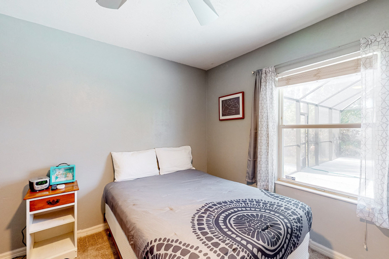 Room 2, Spacious Home With Enclosed Pool, Open Layout, Washer/dryer, Internet, & AC, Flagler