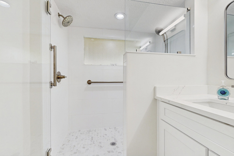 Others 3, Fully-renovated Stunning Modern Beach Condo w/ Pool on Amelia Island, Nassau