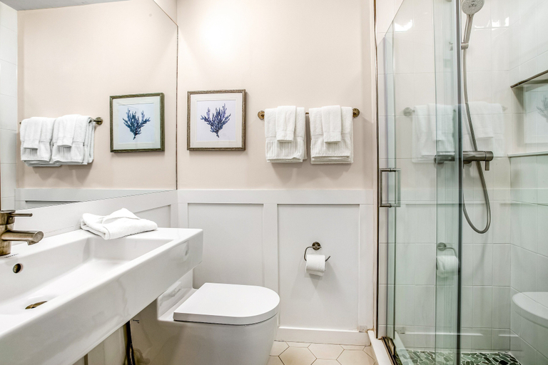Bathroom 5, Beach Condo With Balcony, W/d, AC, Outdoor Pool & Fast Wifi, Nassau