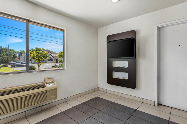 Bathroom 5, Motel 6 Murfreesboro, TN, Rutherford