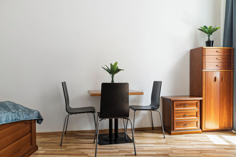 Dining, Modern 1 Bedroom Long Stay Apartment, Wien
