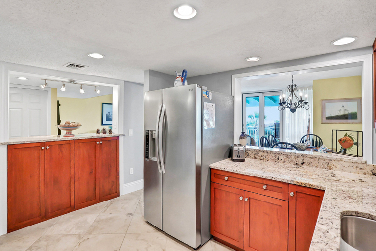 Interior 4, Oceanfront Condo With Direct Beach Access, Pool, Balcony, Grilling Area, & AC, Nassau