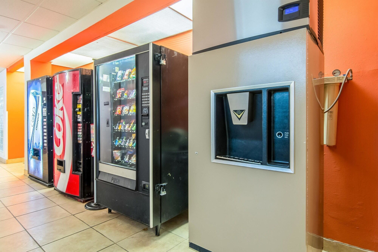 Food & Drinks, Motel 6 Dallas, TX - North - Richardson, Dallas
