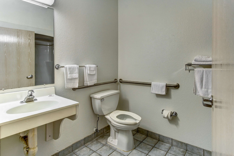 Bathroom 4, Motel 6 Medina, OH - Cleveland, Medina