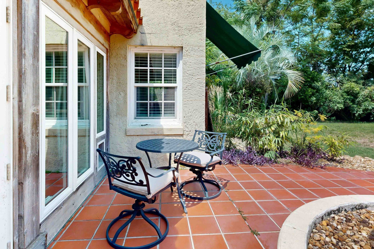 Outdoor dining, Charming Spanish-style Home in Davis Shores Walk to Downtown, Beach & Local Fun!, Saint Johns