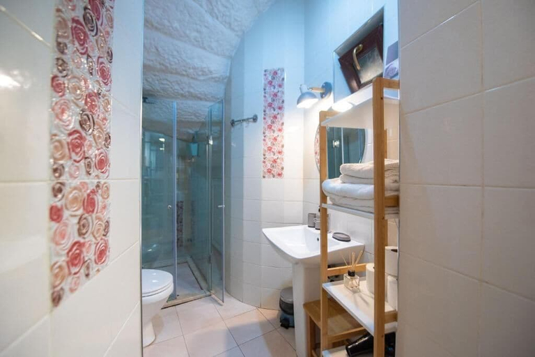Bathroom 5, City guli brosse, Tbilisi
