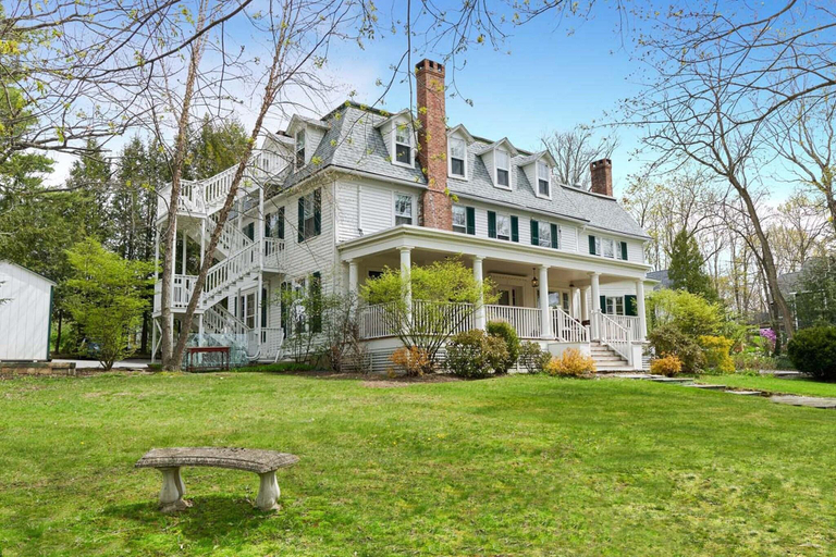Exterior & Views